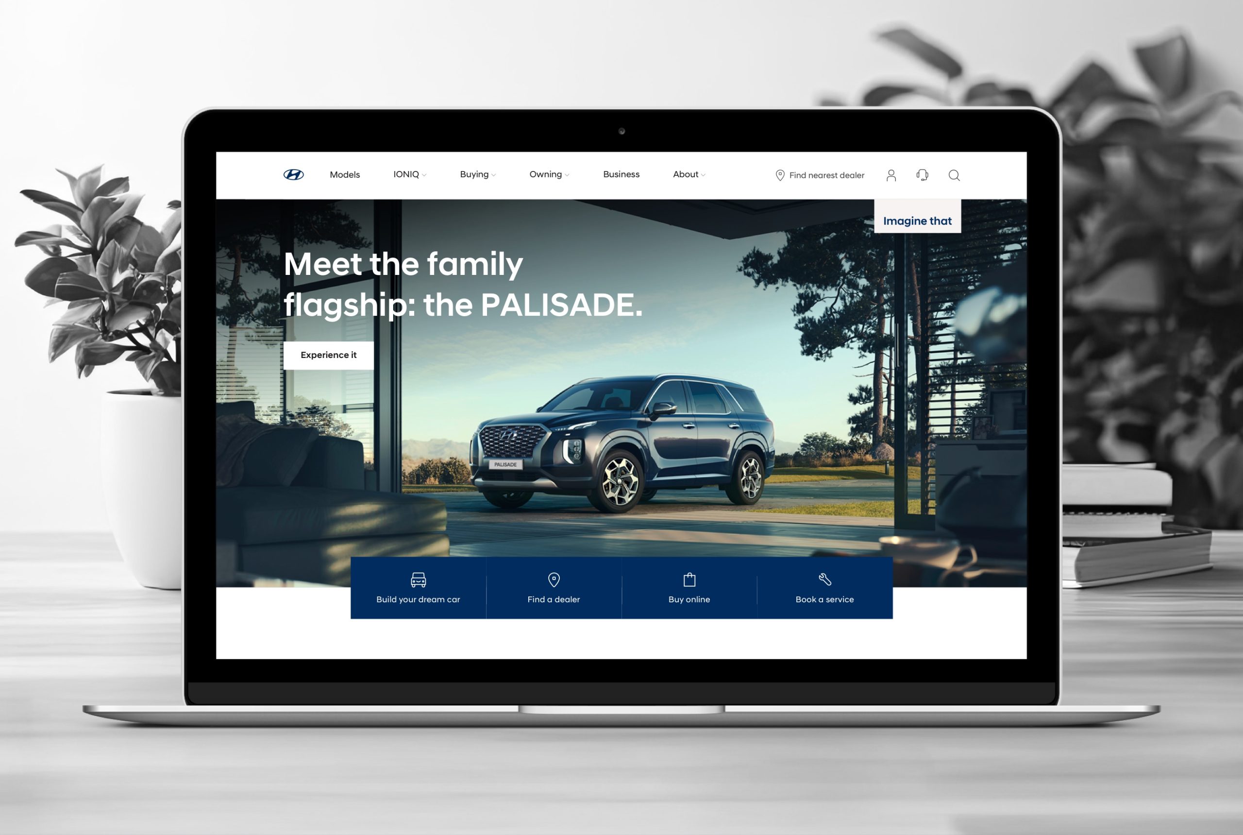 Desktop view of Hyundai website featuring the Palisade model